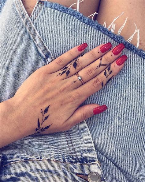 Common small hand tattoo ideas include simple symbols like a moon, an anchor, a flower, or a tree. Pin by Mayar on Henna | Hand tattoos for women, Tattoos ...