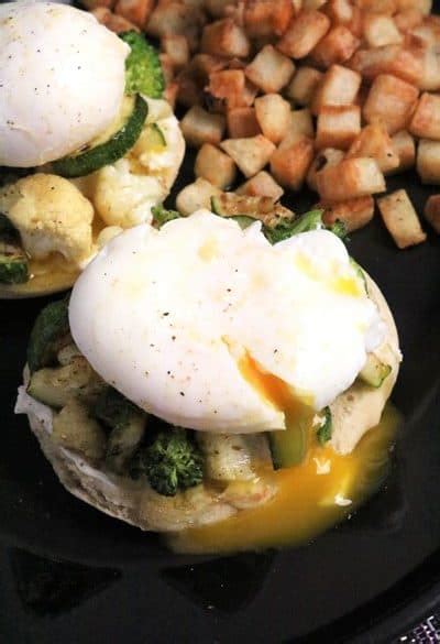 Veggie Eggs Benedict With Béarnaise Sauce