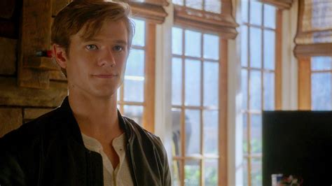 Macgyver Lucas Till Says Season 4 Is Firing On All Cylinders
