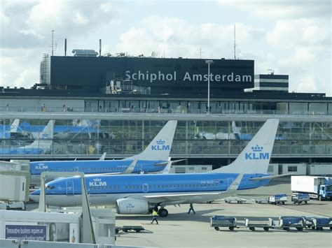 Amsterdams Schiphol Airport Nears ‘safety Limits News The Jakarta