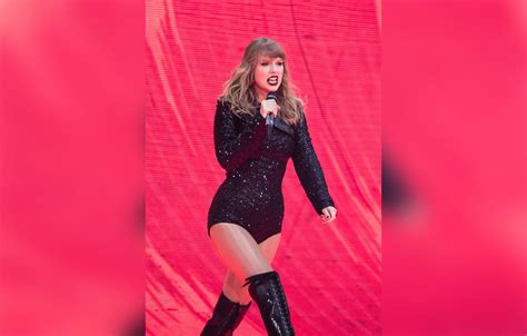 Taylor Swift Rocks A Black Sequined Bodysuit During Her ‘reputation Tour