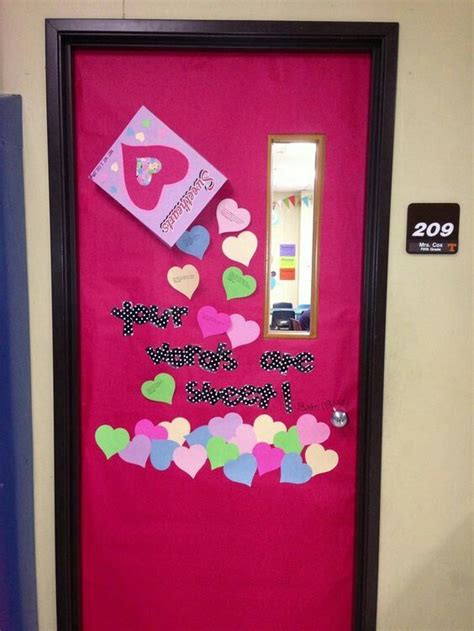 Valentines Day Door | Valentines classroom door, Door ...