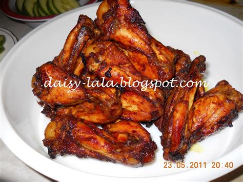 Sos worcestershire, sos sojowy, cukier trzcinowy, musztardę, wino, ocet ryżowy, przeciśnięty przez praskę czosnek i ketchup. daisy-lala: Kepak Ayam Goreng BBQ