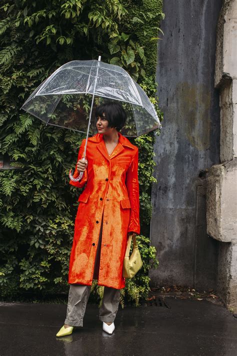 18 Street Style Looks To Inspire Your Outfit In Rainy Weather Fashion