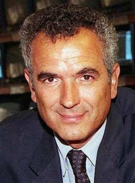 L'emorragia cerebrale è una condizione neurologica causata dalla rottura di un'arteria con conseguente sanguinamento all'interno del cervello stesso. Lamberto Sposini è in coma per un'emorragia cerebrale ...