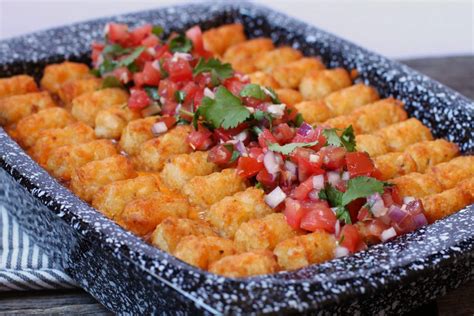 Ground beef, garlic, taco seasoning, cheddar soup, tater tots and cheese. Cheesy Taco Tater Tot Casserole - Dish 'n' the Kitchen