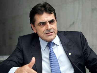Domingos Sávio PSDB vota FAVORÁVEL a TERCEIRIZAÇÃO e em informativo