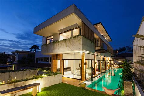 Luxury House In East Singapore Impresses Through Its Seductive