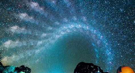 See The Awesome March Of The Milky Way Across The Night