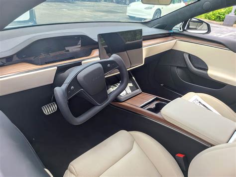 Saw A Model S Plaid W Walnut Interior Yesterday Looks Absolutely