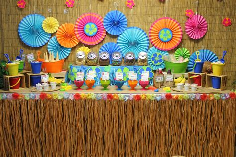 Our hollywood themed party decorations are accented with images of walk of fame stars, hollywood signs, and more! Fun 'N' Frolic: Summer Party Theme: Hawaiian Luau