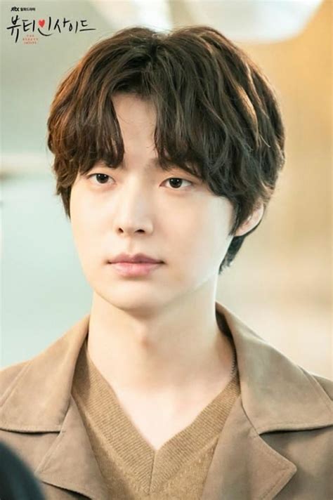 Love with flaws (2019) drama yang ditayangkan oleh mbc hingga menembus 32 episode ini dibintangi oleh ahn jae hyun. Ahn Jae Hyun The Beauty Inside Drama | Actores coreanos ...