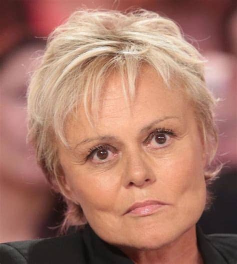 Pour la 1ère fois elle nous parle d'elle dans son livre « fragile » avec une gravité qui nous touche aux. Muriel Robin quitte « Momo » - Le Parisien