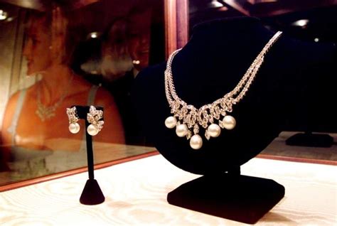 أشهر مجوهرات الأميرة ديانا التي ستُحرم ميغان من ارتدائها أخبار صحيفة الرؤية