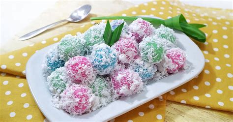 Resep istimewa cara membuat kue bawang berbahan kentang, jagung, wortel, ubi ungu, seledri yang gurih dan renyah, tidak keras dan mudah dilakukan. Bahan dan Cara Membuat 11 Macam Kue Klepon