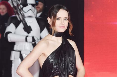 Daisy Ridley Teases Epic Fight In Star Wars The Rise Of Skywalker