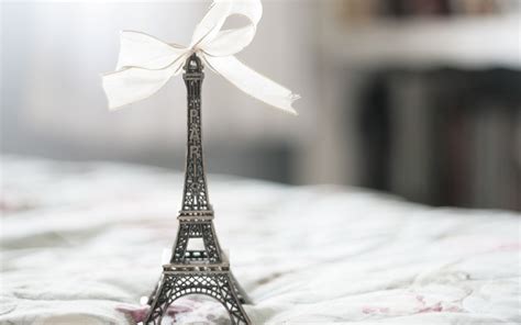 46 Cute Eiffel Tower Wallpapers