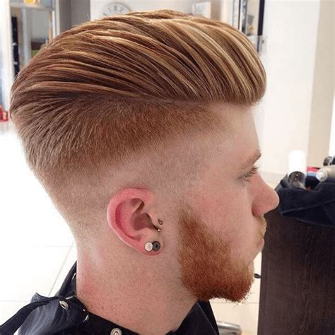 What we're loving about the side part right now is its versatility. Frisuren männer nach hinten | Männerfrisuren, Frisur wenig ...