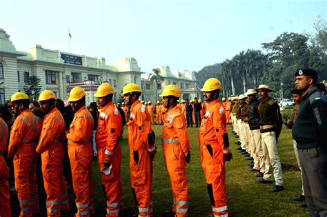 हो जाइए सावधान, भूकंप के साए में है #patna earthquake breaking | पश्चिम बंगाल, बिहार में भूकंप के झटके подробнее. Earthquake safety week