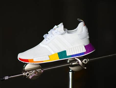Que Vaut La Adidas Nmd R1 Pride Love Unites Rainbow Multicolor