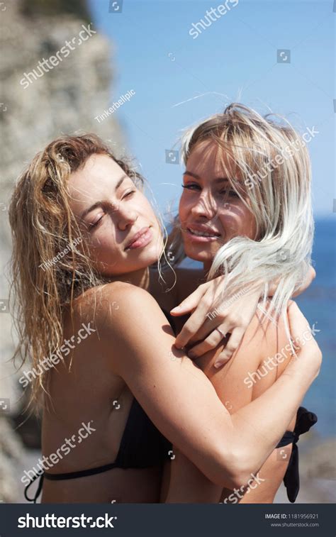 Two Beautiful Women Bikini Hugging Each Foto De Stock Shutterstock