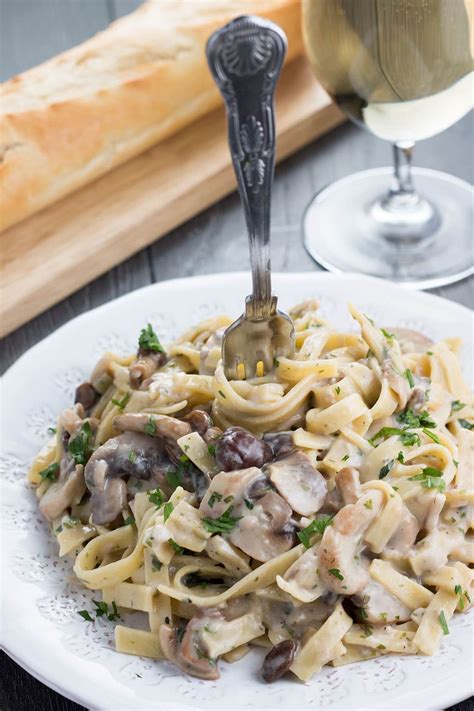 Try this delicious chicken & mushroom tagliatelle pasta in a creamy rich sauce with fresh basil. Creamy Tagliatelle & Mushrooms - Erren's Kitchen