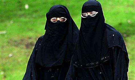Islam Converts Living In Uk White Women Most Keen To Embrace Muslim Faith Daily Mail