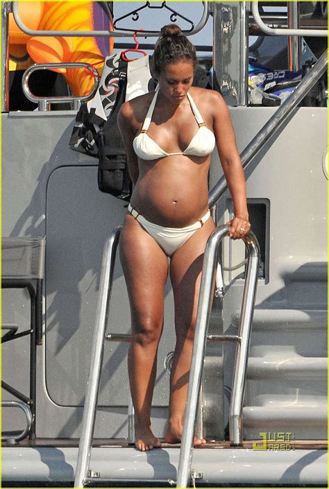 Alicia Keys Looking Very Hot And Sexy In Bikini On A Yacht Porn
