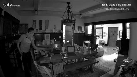 Burglar caught on camera in West Adams home – KTLA