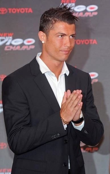 Gambar Foto Cristiano Ronaldo Di Acara Penandatanganan Kontrak Dengan
