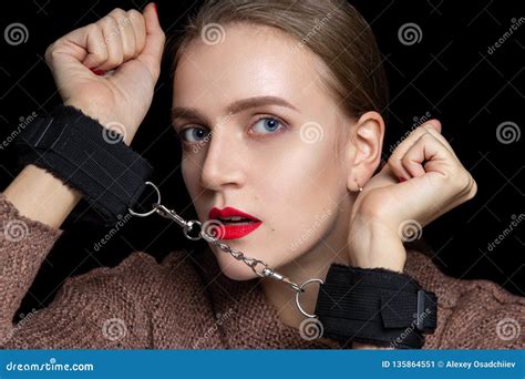 Girls Wearing Handcuffs Marie Handcuffed Collection Clip Mpeg My Xxx Hot Girl