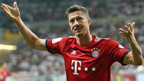 Robert lewandowski's first the best award capped one massive season for the footballer, and most of his peers acknowledged his form throughout the year. Mercato : courtisé par le PSG, Robert Lewandowski répond à ...