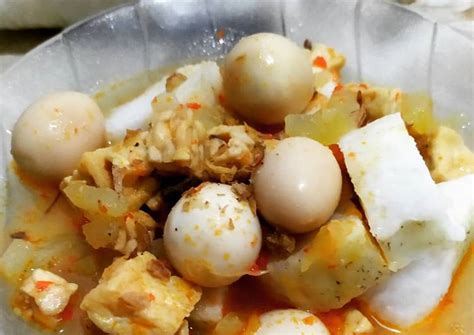 Lontong sayur memiliki cita rasa yang khas dan cocok di lidah masyarakat indonesia. Resep Sambal Goreng Manisa (Lontong Sayur) oleh Shanty ...