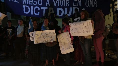 corte de constitucionalidad en guatemala deja en suspenso decisión del gobierno de morales de