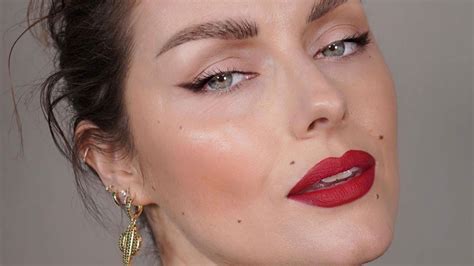 Makeup Artist Katie Jane Hughess Tip For Easy Winged Liner Allure