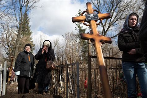 Pro Russian And Pro Kiev Camps Dig In Amid Uneasy Calm In Eastern Ukraine The New York Times
