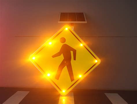 Solar Powered Pedestrian Crossing Traffic Sign With Leds
