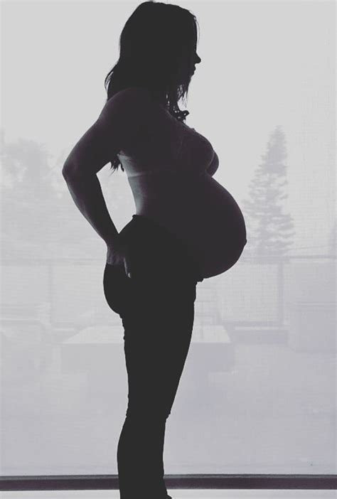 Bikini News Daily Pregnant Jennifer Love Hewitt Declares Hot Bump