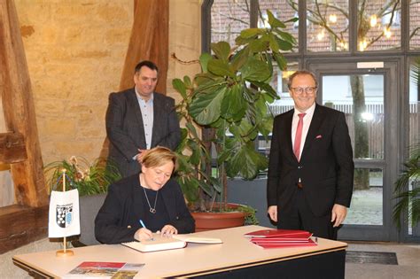 Die cdu und susanne eisenmann starten betont sachlich in die heiße phase des landtagswahlkampfs. CDU-Spitzenkandidatin Susanne Eisenmann zu Besuch in ...