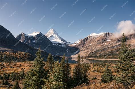 Premium Photo Scenery Of Mount Assiniboine With Lake Magog In Autumn