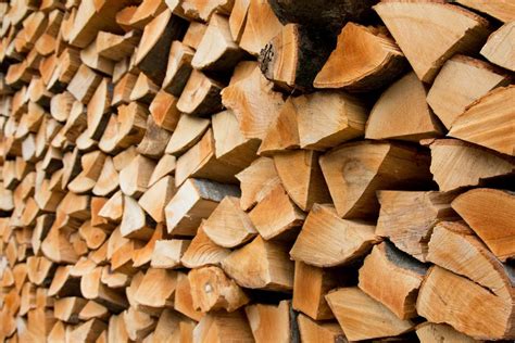 Notre bois se présente sous forme de bûches de bois compressé et, devinez quoi : Bois de chauffage