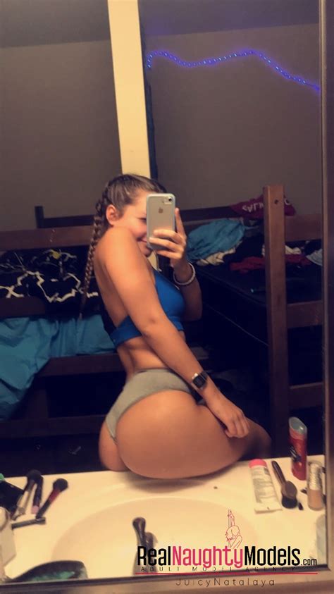 Teen Shows Off Amazing Ass In Mirror Shot Porn Photo