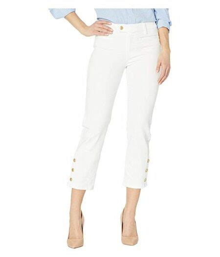 Classic White Jeans For All Seasons Une Femme Dun Certain âge