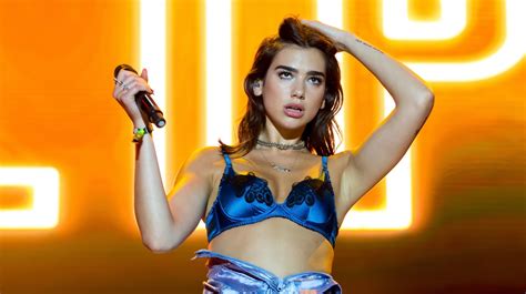 In case you're wondering, which you probably aren't but here we are. Dua Lipa fanática de los filtros en Instagram causa ...