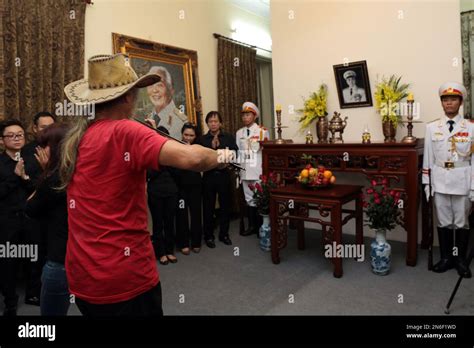 Ta Tri Hai, a violinist plays a farewell song in front of the late Gen
