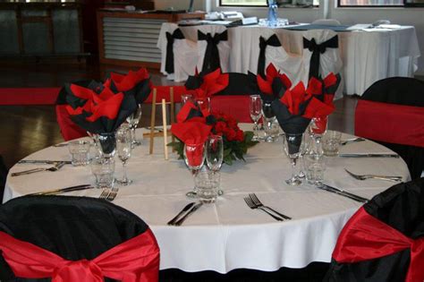 35 Black And White Wedding Table Settings | Table Decorating Ideas