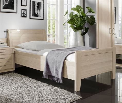 Betten mit 210 cm länge bieten ab einer körpergröße von 1,80 m die ideale liegeflächengröße, ab 1,90 m ist die überlänge 220 cm empfehlenswert. Bett Mit überbau Bo Schrankloesung Willkommen Esstisch ...