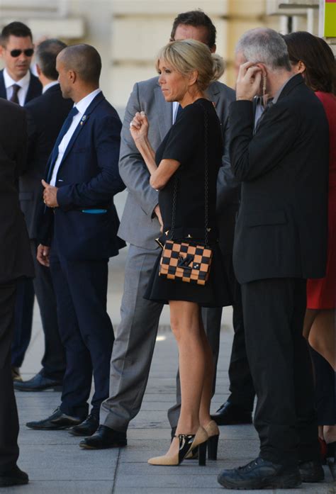 Brigitte macron is the wife of emmanuel macron, the current president of the french republic. Brigitte Macron : Son défilé de looks Louis Vuitton au ...