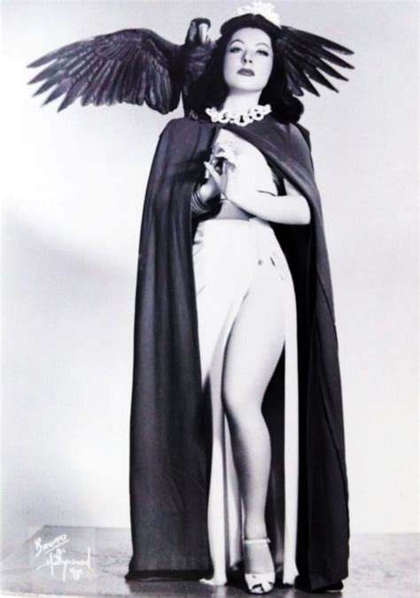 Yvette Dare Burlesque Dancer 1940s She Had Her Parrot Trained To