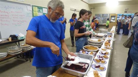 Best Feast Forward Volunteers Serve Up Thanksgiving Meal At Annual